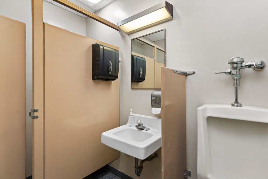 More Photos Of 403-405 N 2nd St, Harrisburg Office For Sale