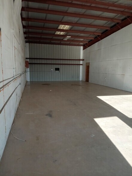 More Photos Of 13704 Armona Rd, Armona Warehouse For Lease