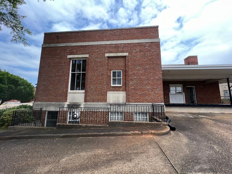 More Photos Of 133 W Main St, Manchester Office For Sale