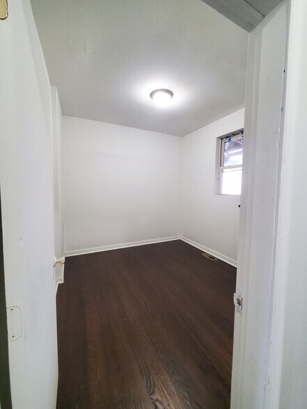 More Photos Of 4926 Marlboro Pike, Capitol Heights General Retail For Lease