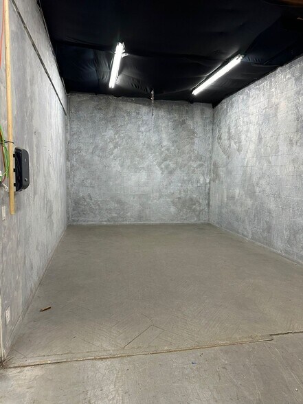 More Photos Of 11924 Vose St, North Hollywood Warehouse For Lease