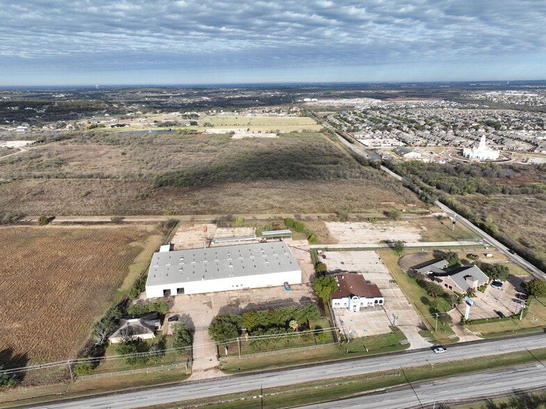 More Photos Of 1980 SW Wilshire Blvd, Burleson Warehouse For Sale