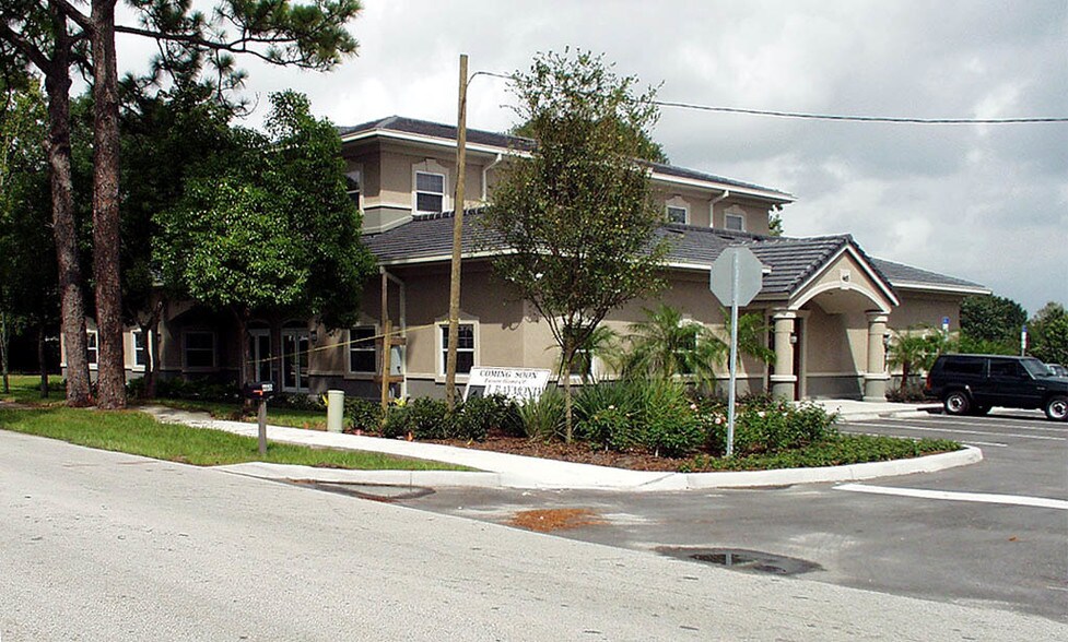 More Photos Of 465 Warren Ave, Longwood Office For Lease
