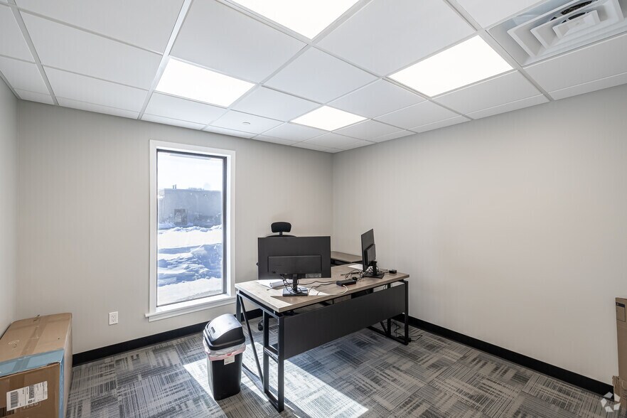 More Photos Of 198-202 Benton Dr, East Longmeadow Warehouse For Lease