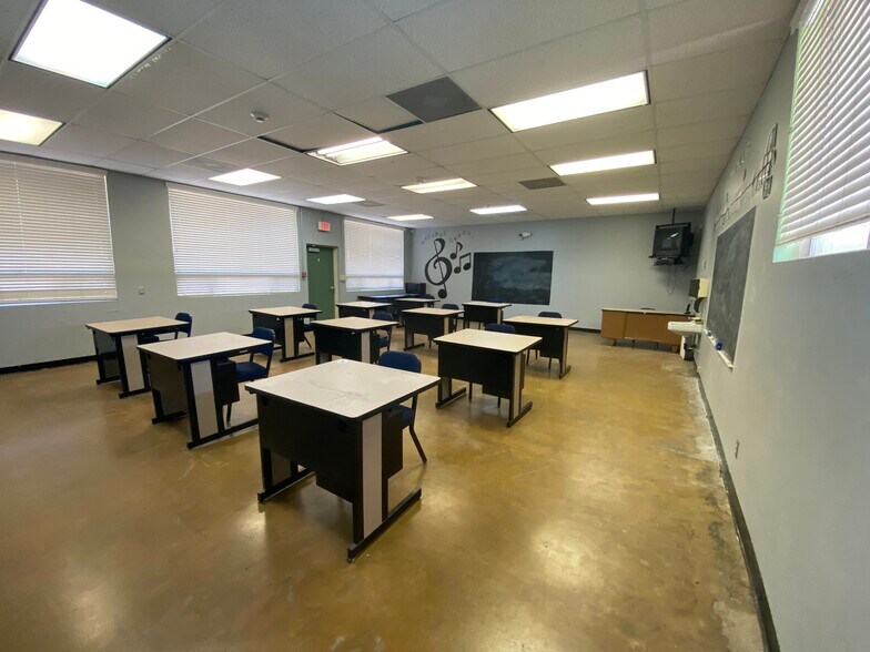 More Photos Of 630 W 17th Pl, Tempe Schools For Lease