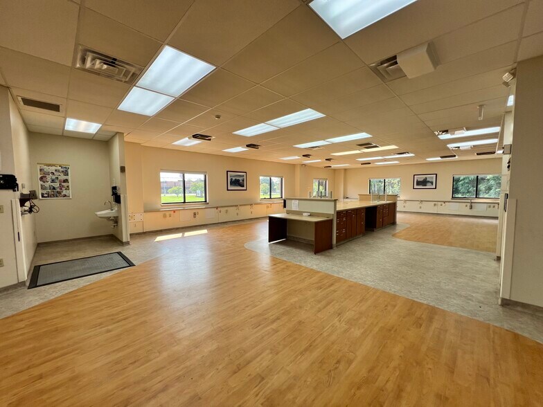 More Photos Of 923 S Broadway, Portland Medical For Sale