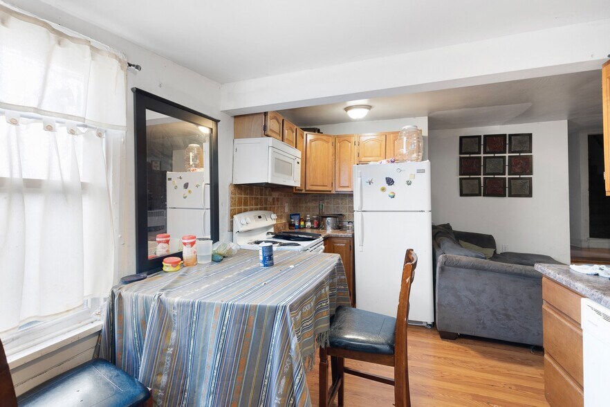 More Photos Of 125 W State St, Kennett Square Apartments For Sale