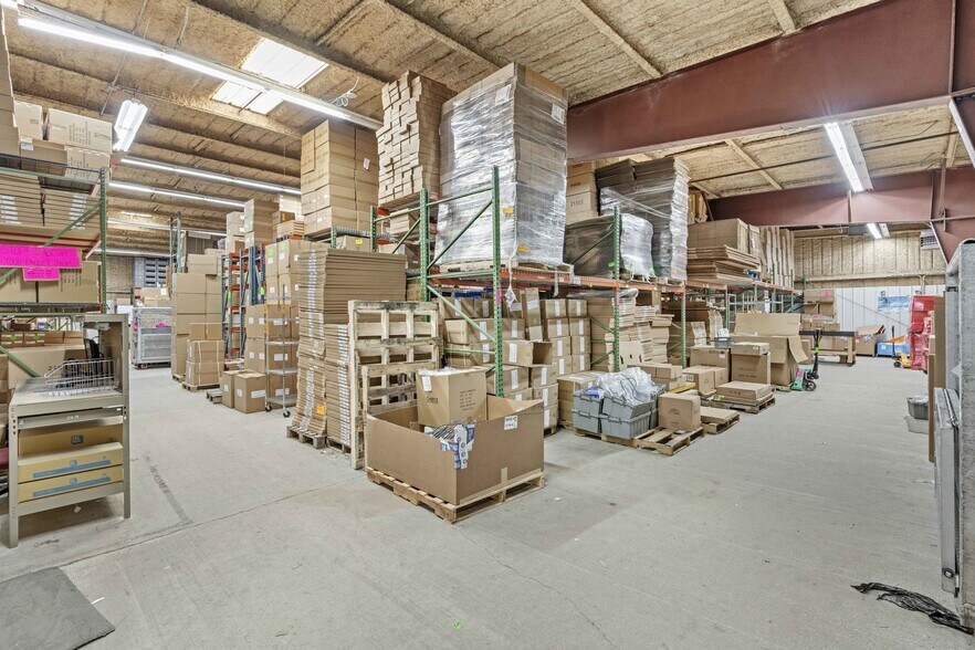 More Photos Of 311 E Corning Rd, Beecher Warehouse For Lease