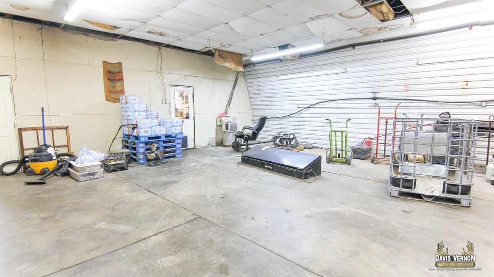 More Photos Of 1331 Cumberland St, Vernon Storefront For Sale