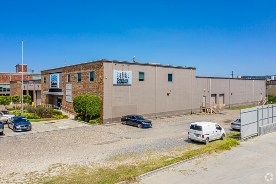 More Photos Of 2301 Julia St, New Orleans Warehouse For Lease