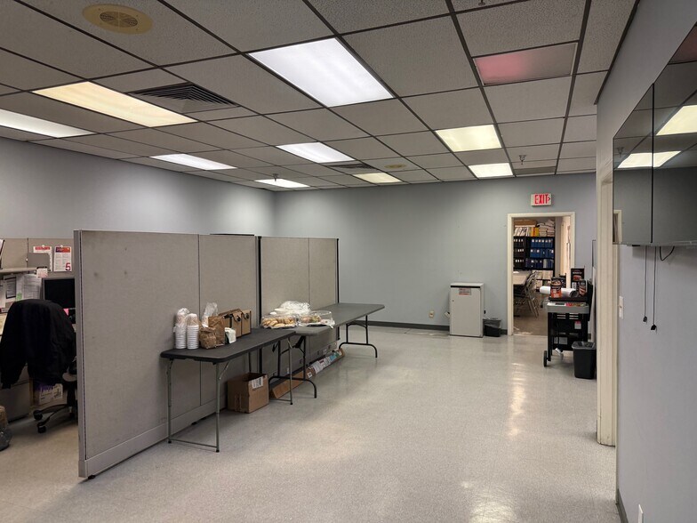 More Photos Of 7567-7575 Central Industrial Dr, Riviera Beach Warehouse For Lease