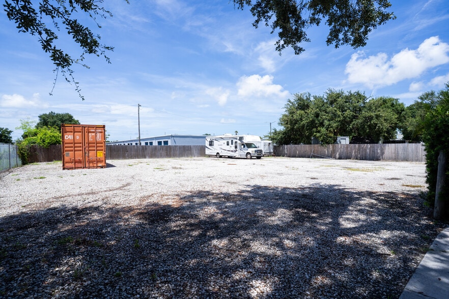 More Photos Of 883 Southwind Ln, Largo Industrial For Sale