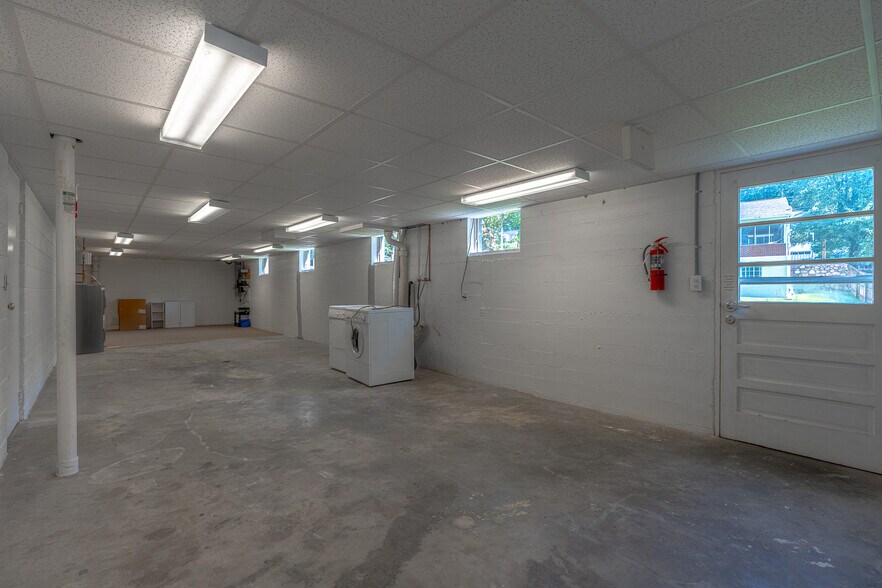 More Photos Of 3042 Brambleton Ave, Roanoke Office Residential For Sale