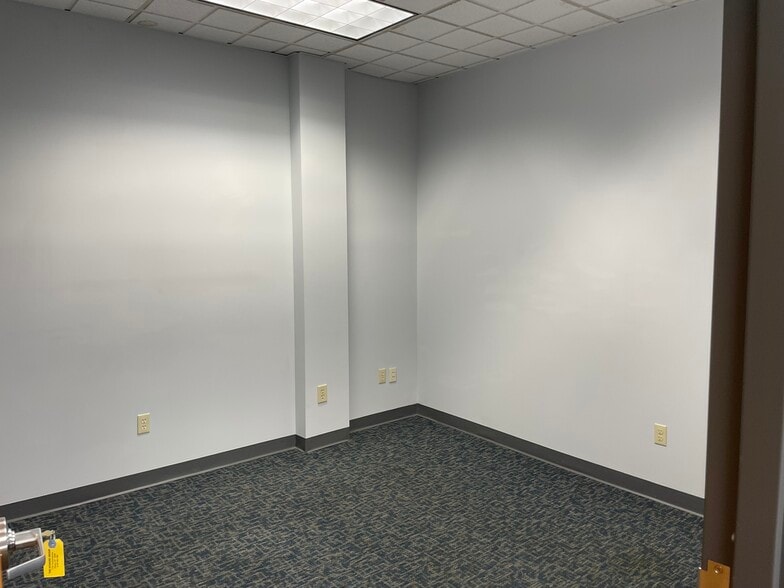 More Photos Of 1735 Central Ave, Albany Office For Sale