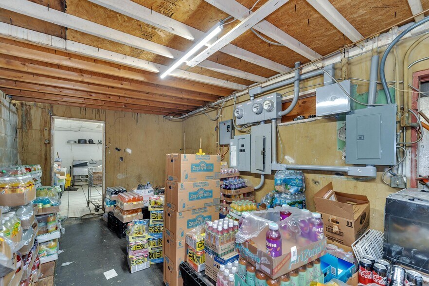 More Photos Of 4200 15th Ave S, Saint Petersburg Storefront Retail Residential For Lease