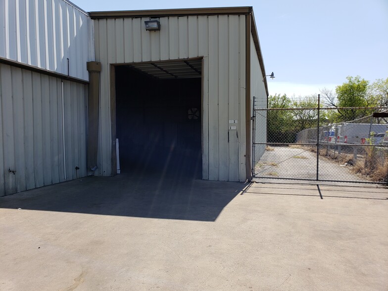 More Photos Of 3317 Inwood Rd, Dallas Auto Repair For Lease