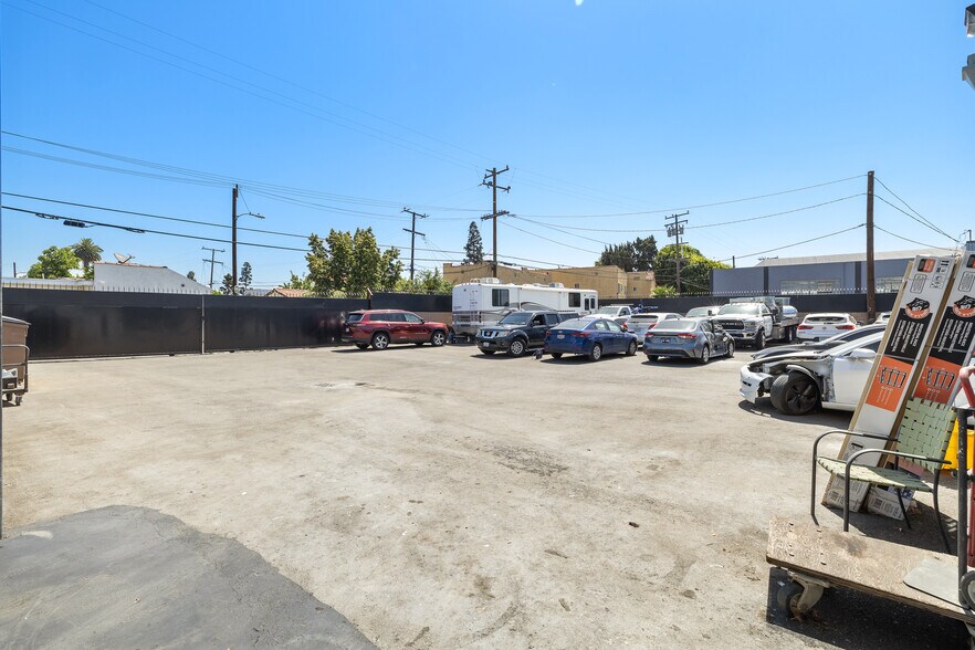 More Photos Of 5013-5017 Telegraph Rd, Los Angeles Light Manufacturing For Sale