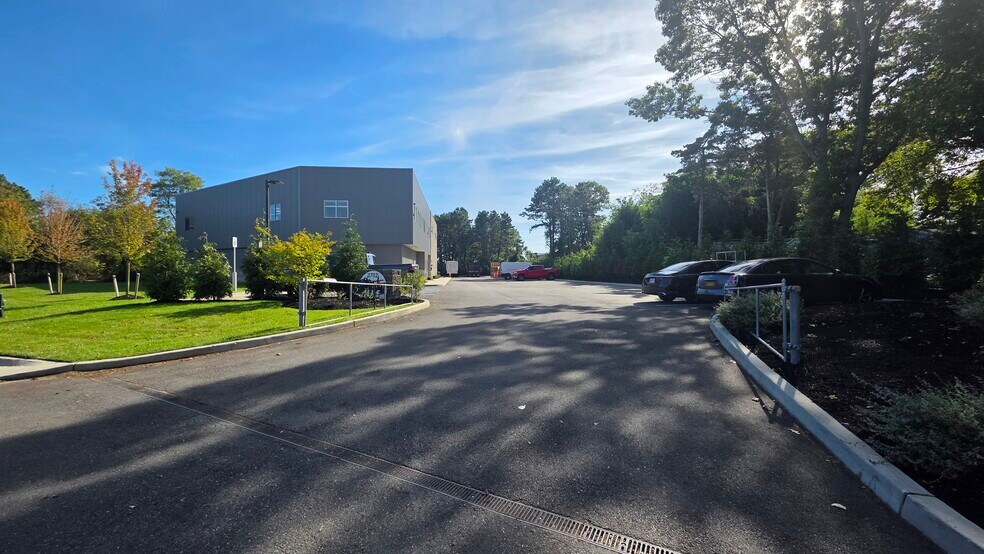 More Photos Of 3702 Horseblock Rd, Medford Warehouse For Sale