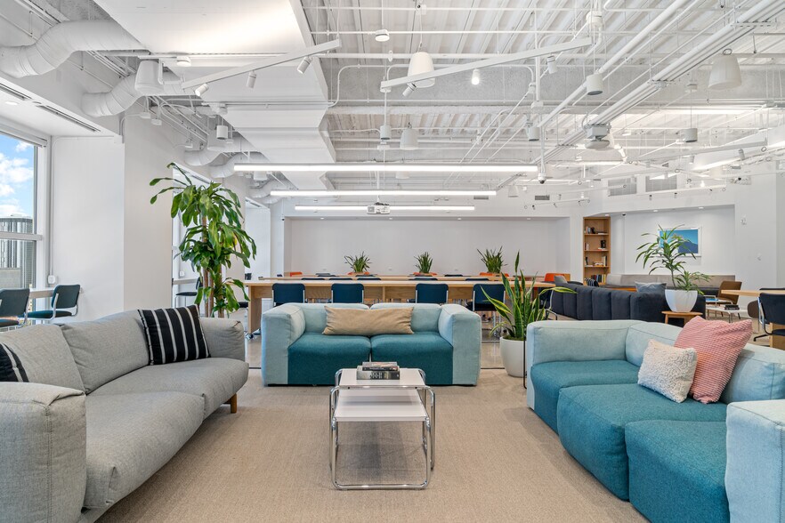 More Photos Of 200 S Biscayne Blvd, Miami Coworking Space