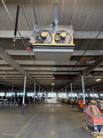More Photos Of 220 E 14th Ave, North Kansas City Distribution For Lease