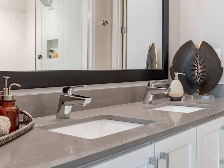More Photos Of 295 NE Ivanhoe Blvd, Orlando Apartments For Lease