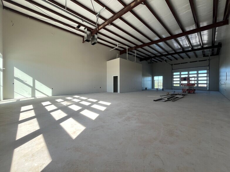 More Photos Of 11725 N Morgan Rd, Yukon Manufacturing For Sale