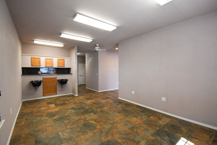 More Photos Of 455 W Ruth Ave, Sallisaw Office For Sale