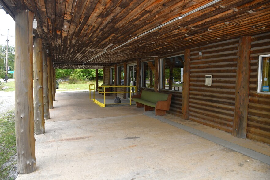 More Photos Of 138 Chestnut St, Marienville General Retail For Sale