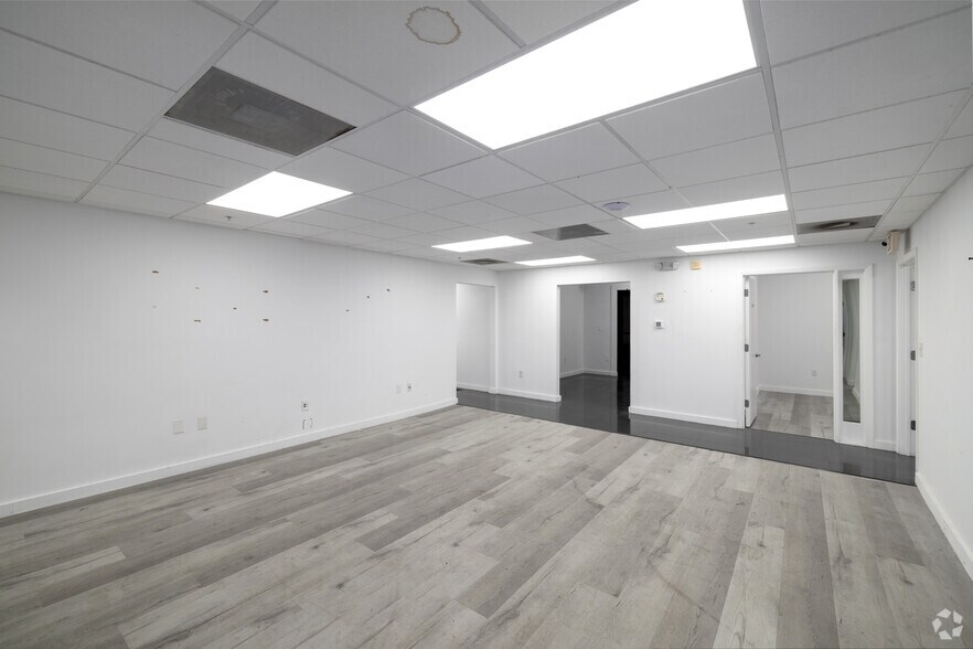 More Photos Of 5240-5260 NW 167th St, Miami Gardens Warehouse For Lease