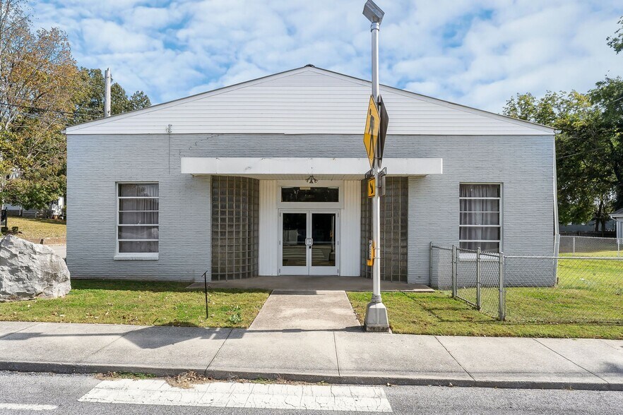 More Photos Of 310 N Spring St, McMinnville General Retail For Sale