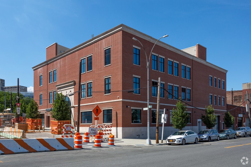 Primary Photo Of 951-959 Brook Ave, Bronx Hospital For Lease