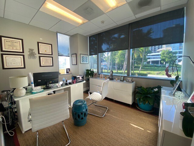More Photos Of 21550 Biscayne Blvd, Aventura Medical For Lease