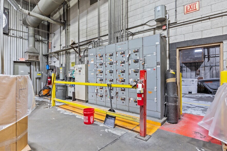 More Photos Of 2020 W Front St, Statesville Manufacturing For Lease