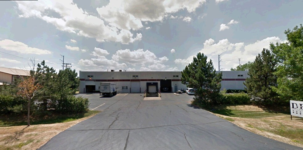 Primary Photo Of 114-120 Industrial Dr, Gilberts Warehouse For Lease
