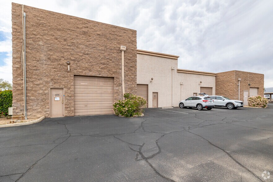 More Photos Of 7898 E Acoma Dr, Scottsdale Light Distribution For Lease