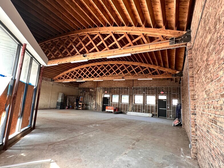 More Photos Of 10 S Park Ave, Lombard Storefront For Lease