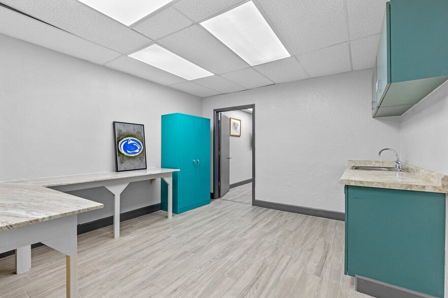 More Photos Of 901 N Grove St, Eustis Office For Sale