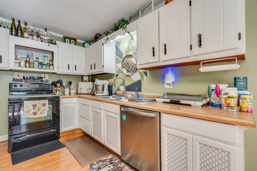 More Photos Of 5560 Highway 19 E, Hampton Manufacturing For Sale