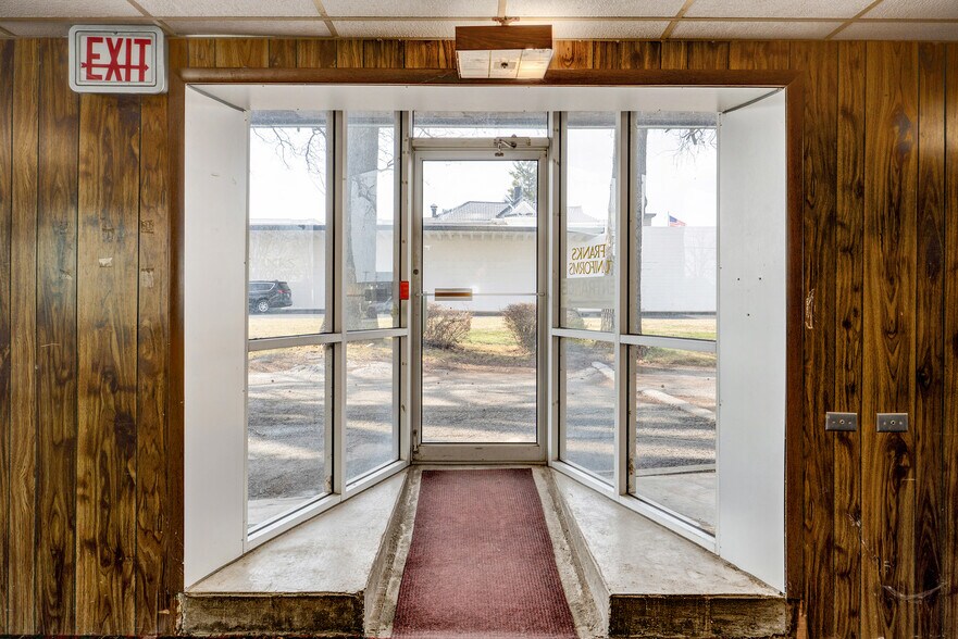 More Photos Of 532 E Walnut St, Springfield Freestanding For Sale