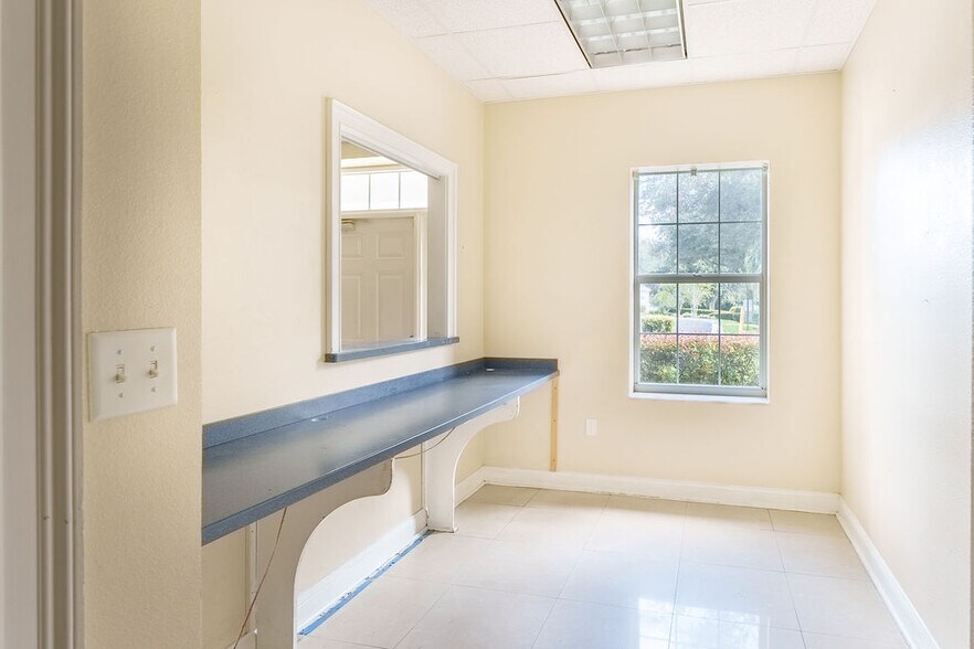 More Photos Of 1779-1783 S Kings Ave, Brandon Medical For Lease