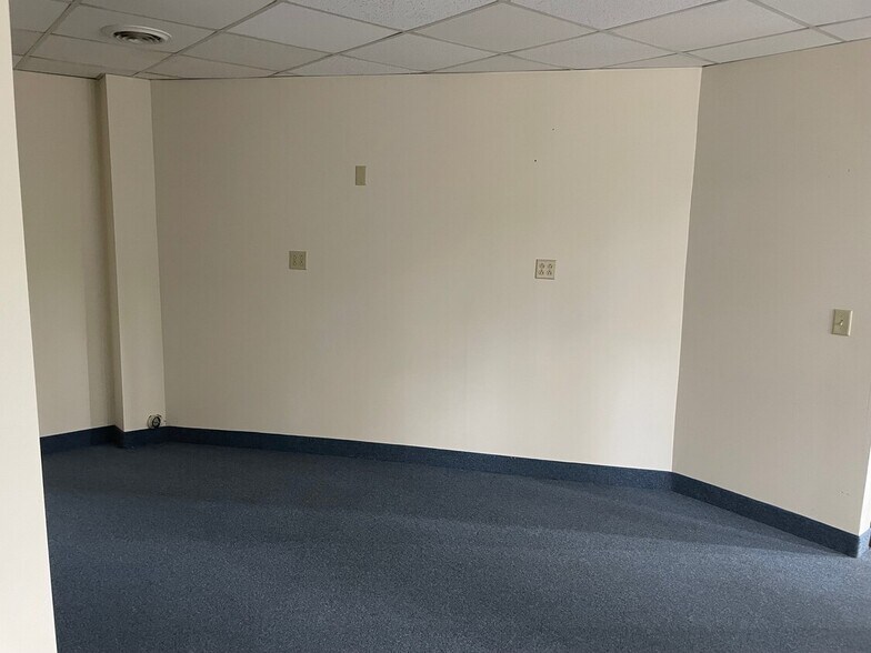 More Photos Of 560 W Third St, Jamestown Office For Lease