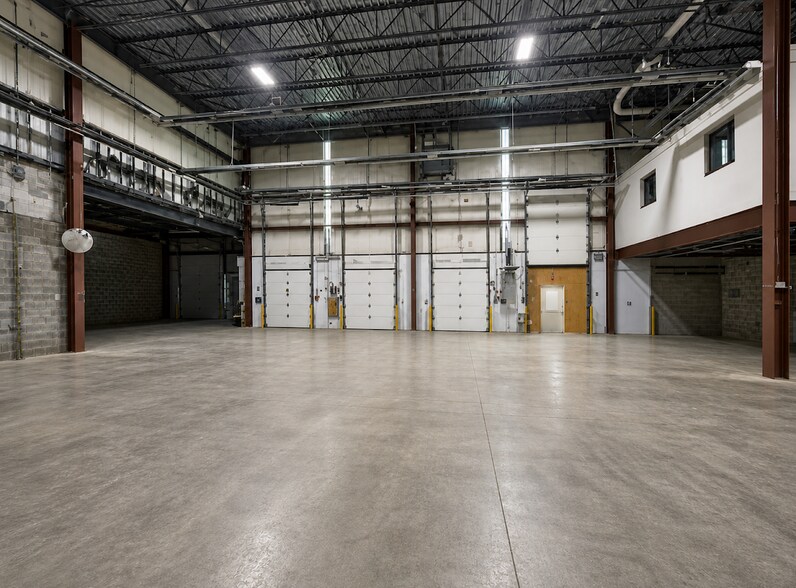 More Photos Of 104 N Main St, Sherburne Warehouse For Lease