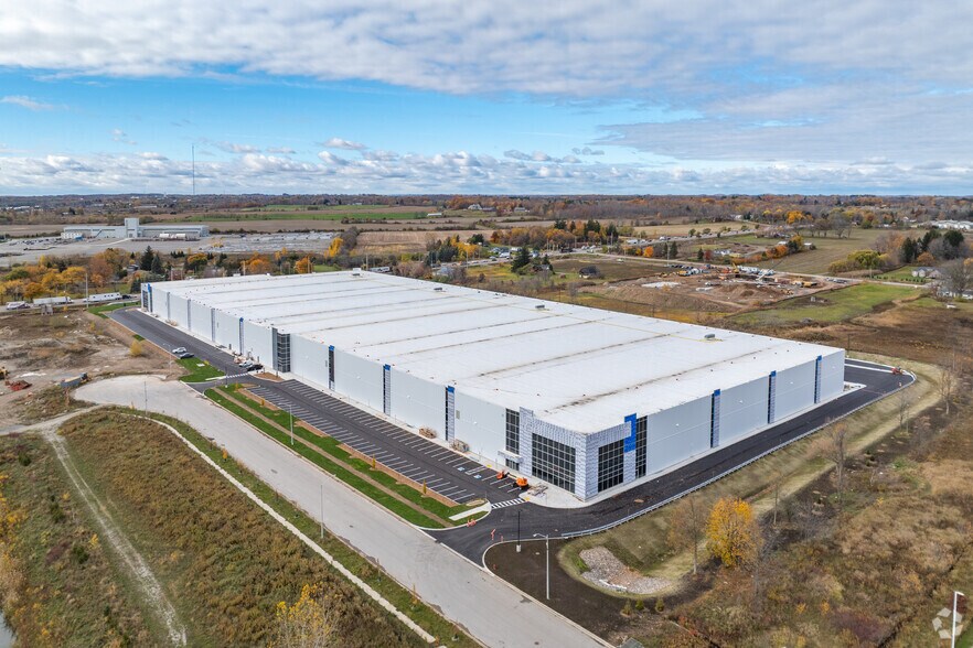 More Photos Of 22 Medicorum Pl, Hamilton Distribution For Lease