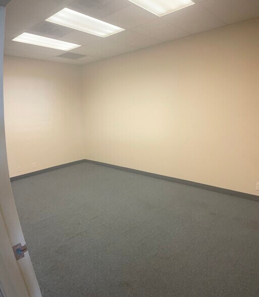 More Photos Of 682-690 Blue Lakes Blvd N, Twin Falls Freestanding For Lease