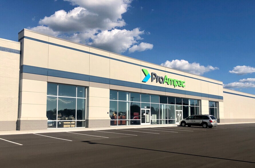 More Photos Of 101 French Rd, Cheektowaga Distribution For Lease