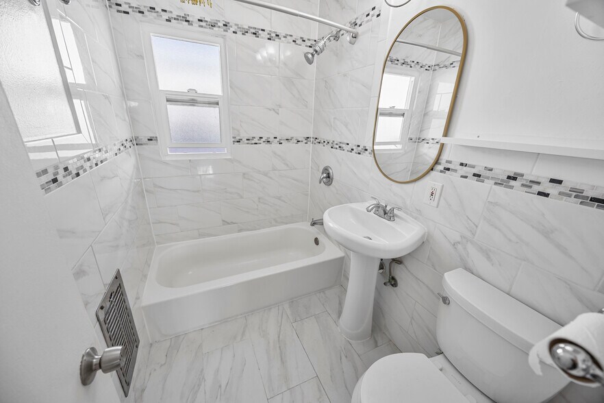 More Photos Of 1826-1828 12th St, Manhattan Beach Apartments For Sale