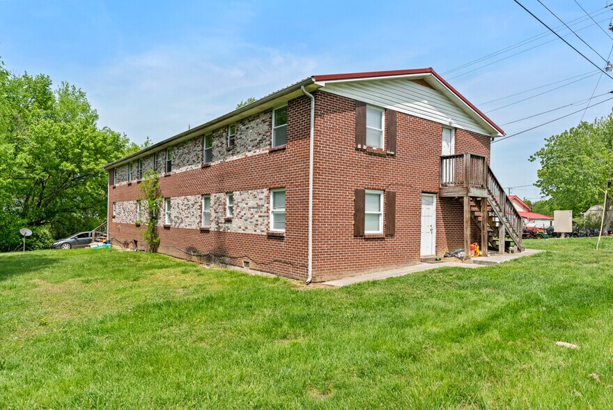 More Photos Of 305 Boone St, Strawberry Plains Apartments For Sale