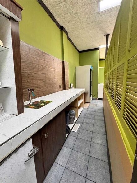 More Photos Of 5011 50 St, Innisfail Storefront Retail Residential For Sale