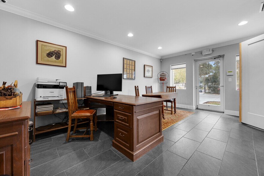 More Photos Of 905 NW 2nd St, Gainesville Industrial For Lease