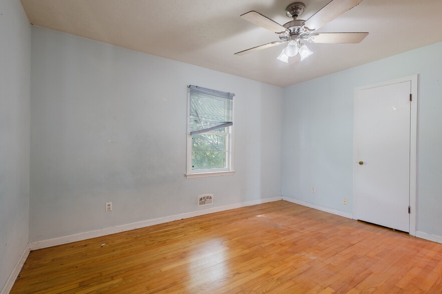 More Photos Of , Lexington Specialty For Sale